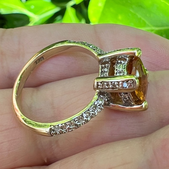 VINTAGE  DESIGNER 14K YELLOW GOLD CHECKERBOARD CUT CITRINE PAVE DIAMOND RING - Picture 4 of 16
